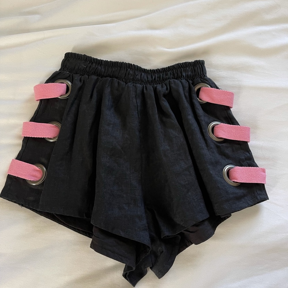 Black shorts with pink sides